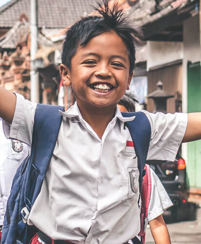 What we do Youth leaders in Kenya collaborating on innovation projects